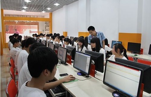 马云电子商务专业的学校