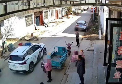 游客在饭店门口停车被打？当地回应